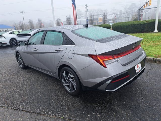 Used 2025 Hyundai Elantra Limited image 11