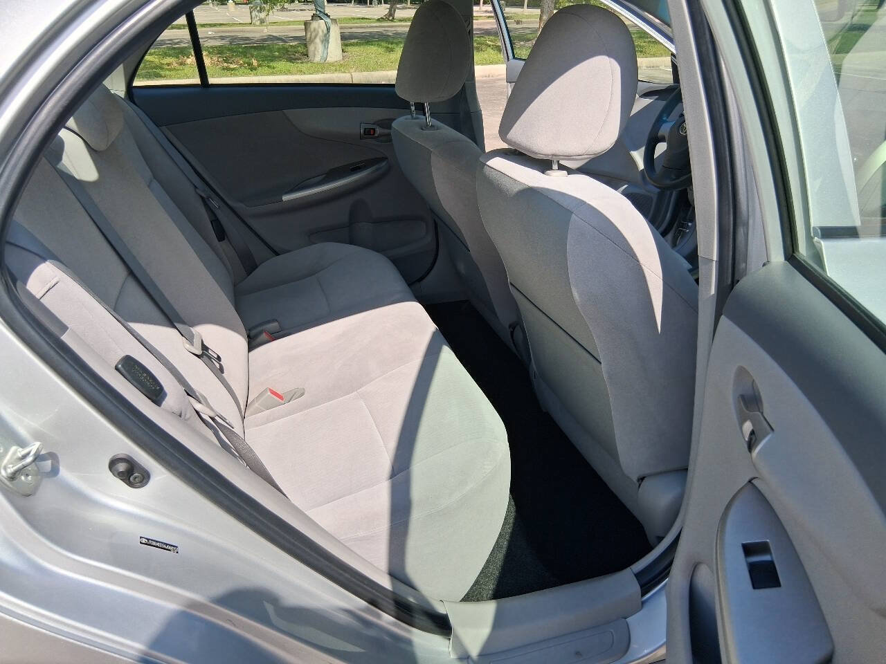 Used 2010 Toyota Corolla LE FWD image 14