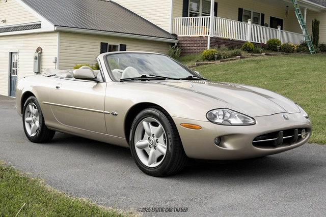 Used 1999 Jaguar XK8 Convertible image 12