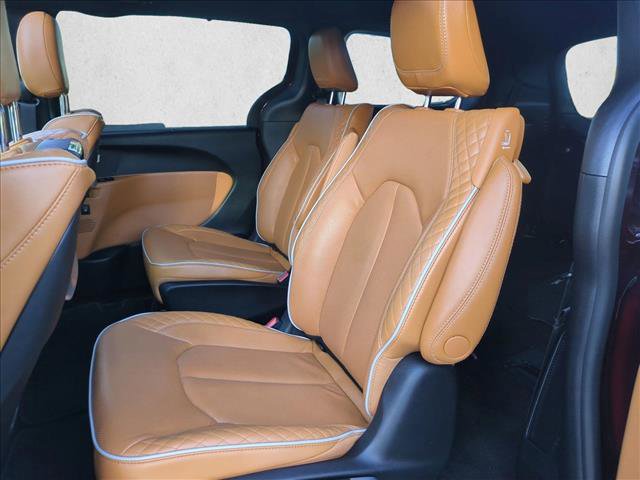 Used 2023 Chrysler Pacifica Pinnacle AWD/4WD image 19