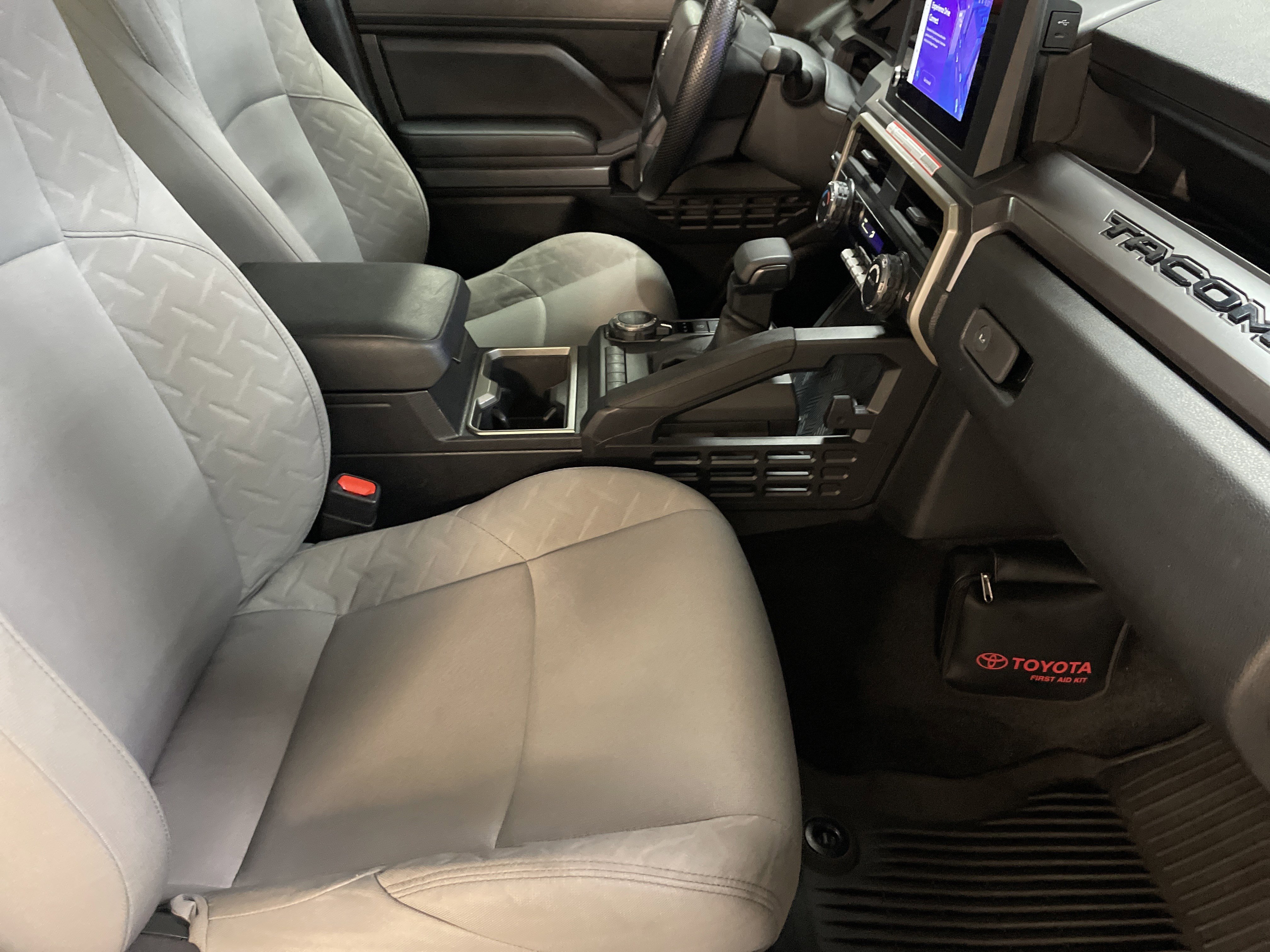 Used 2025 Toyota Tacoma SR5 AWD/4WD image 35