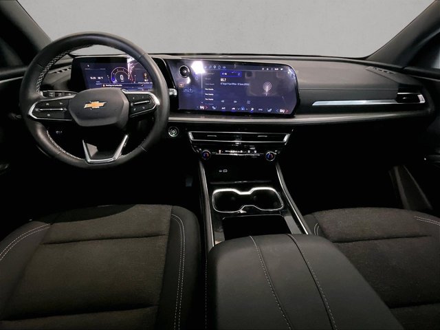 Used 2025 Chevrolet Traverse LT FWD image 16