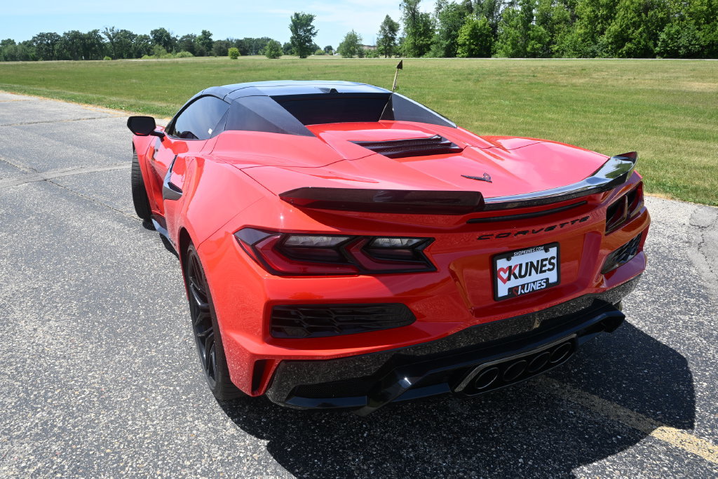 Used 2026 Chevrolet Corvette Z06 w/ Stealth Interior Trim Package RWD image 8