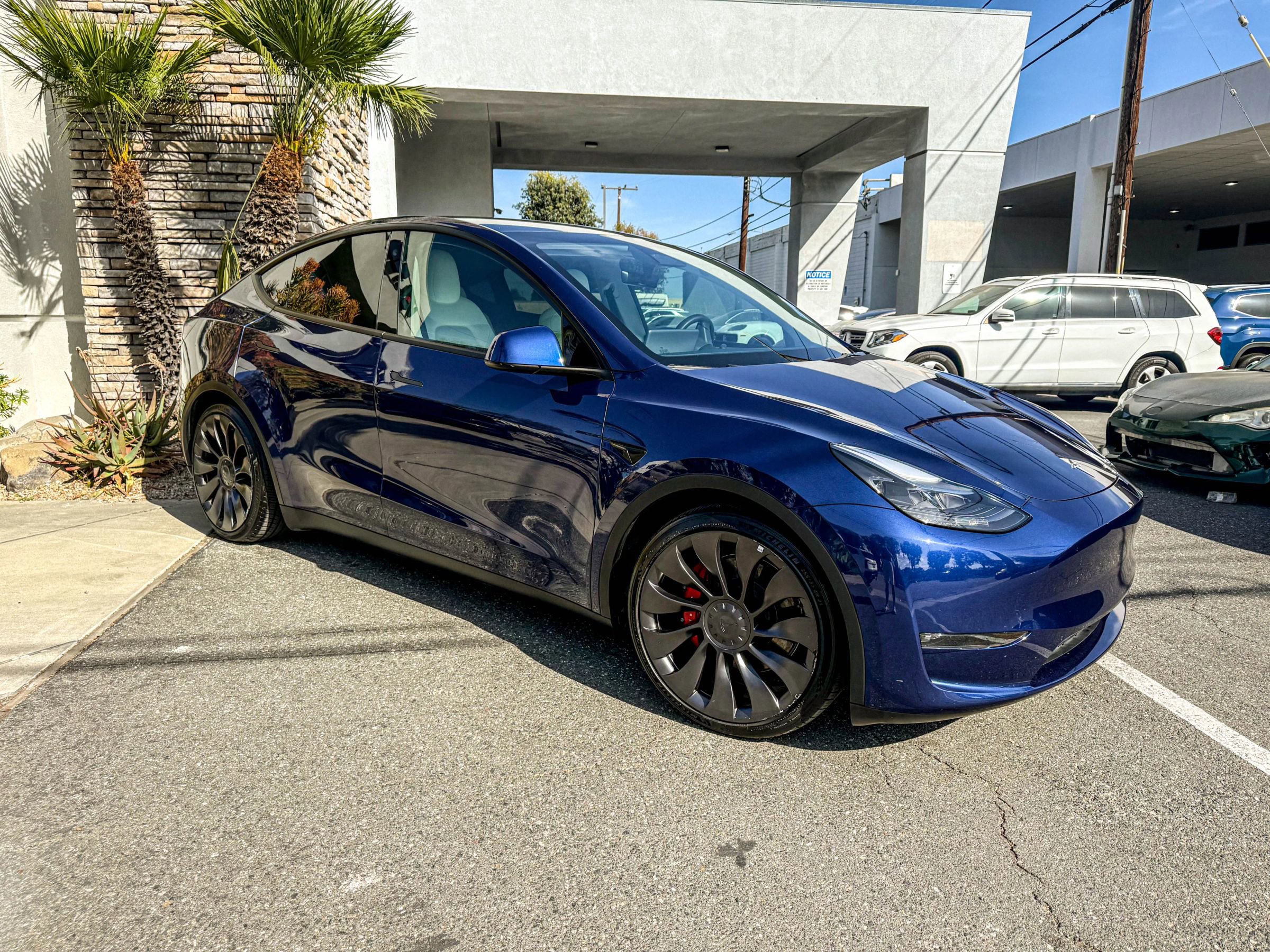 Used 2023 Tesla Model Y Performance image 1