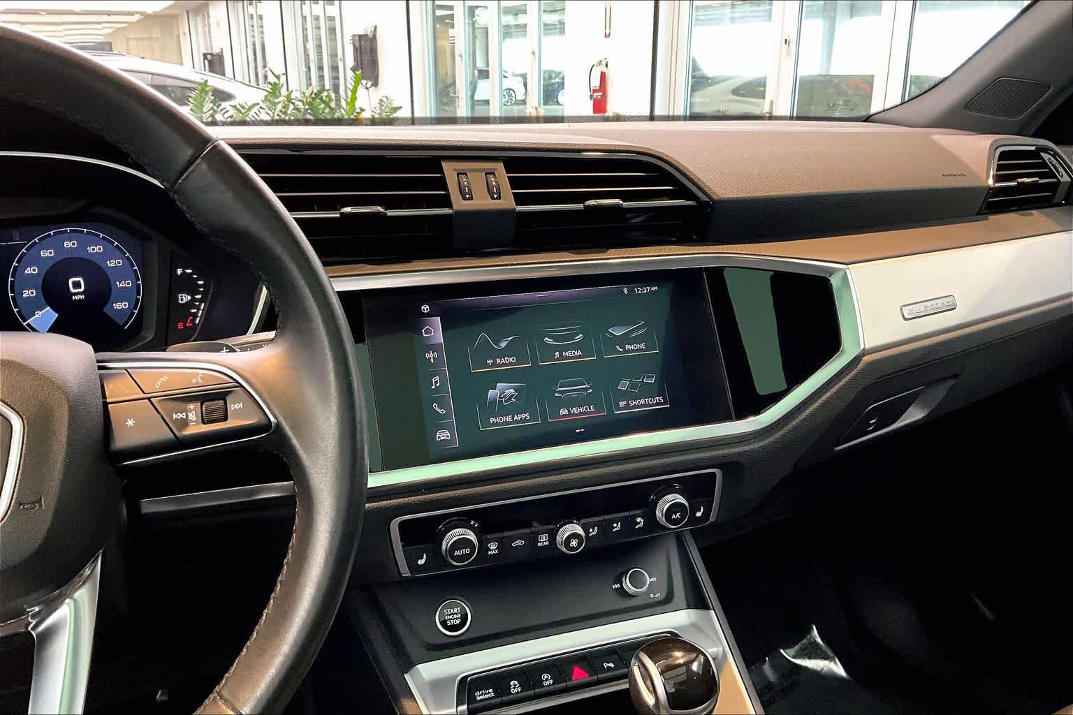Certified 2021 Audi Q3 2.0T Premium w/ Convenience Package AWD/4WD image 7