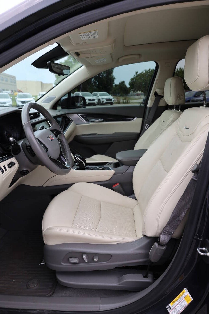 Used 2022 Cadillac XT6 Premium Luxury w/ Technology Package AWD/4WD image 13