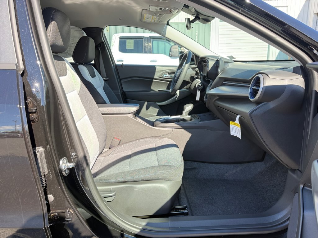 New 2026 Chevrolet Trax LS w/ LS Convenience Package FWD image 24