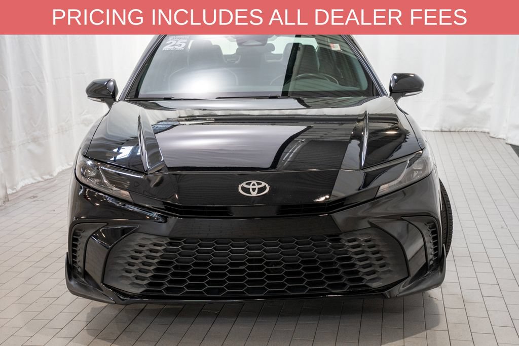 Used 2025 Toyota Camry SE FWD image 2
