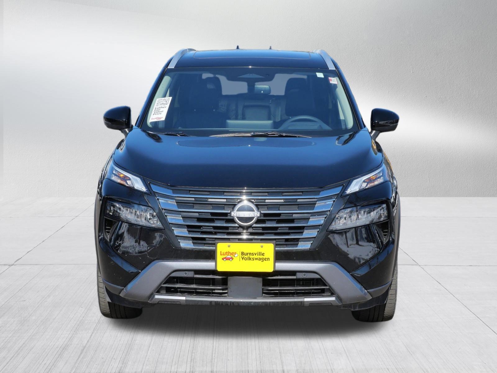 Used 2025 Nissan Rogue SL w/ Tech Package image 2