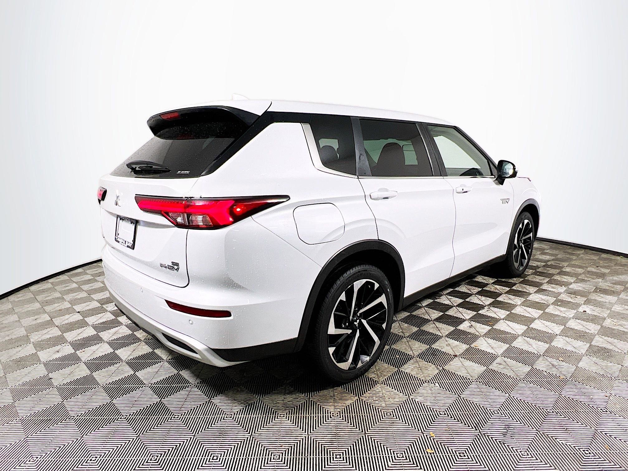 Used 2023 Mitsubishi Outlander Ralliart AWD/4WD image 4