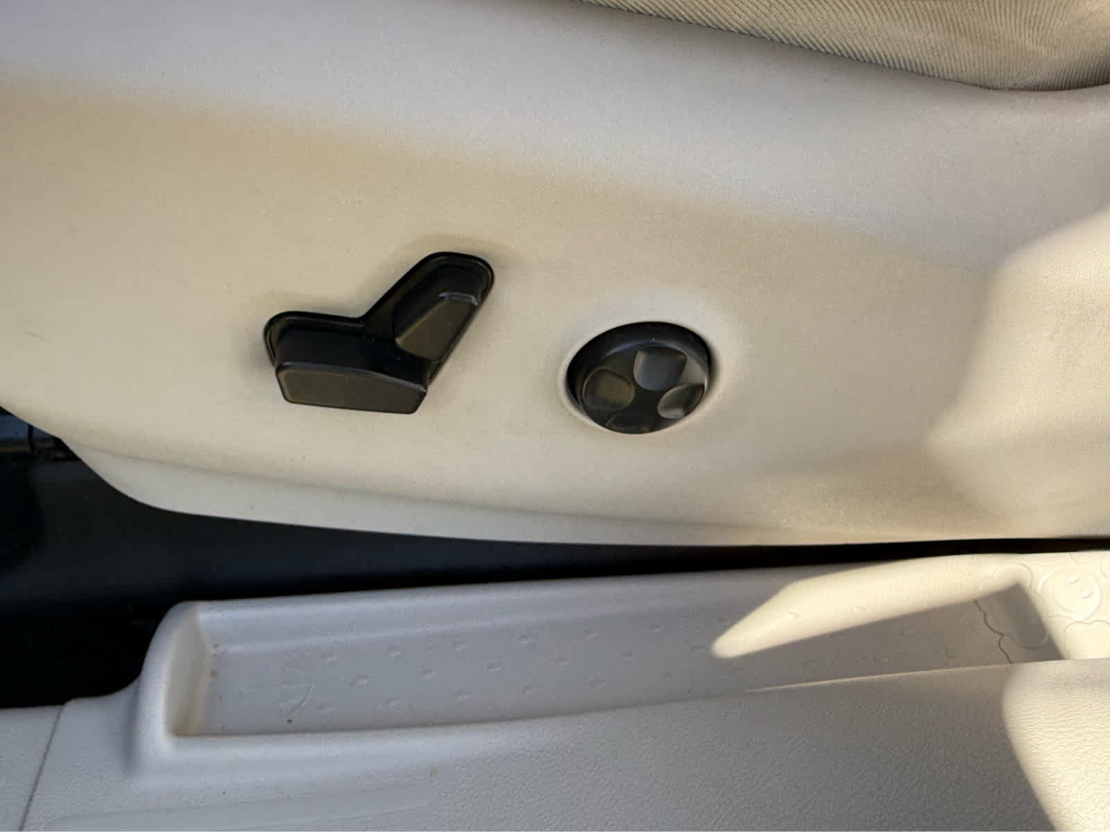 Used 2017 Chrysler Pacifica Touring-L FWD image 14