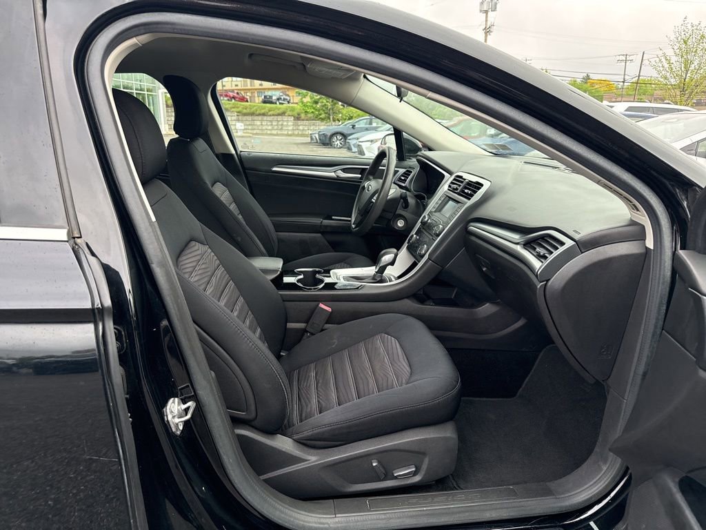 Used 2016 Ford Fusion SE FWD image 7
