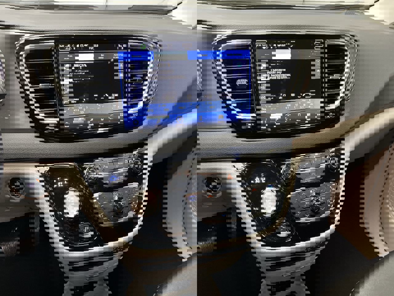 Used 2024 Chrysler Pacifica Touring-L image 16