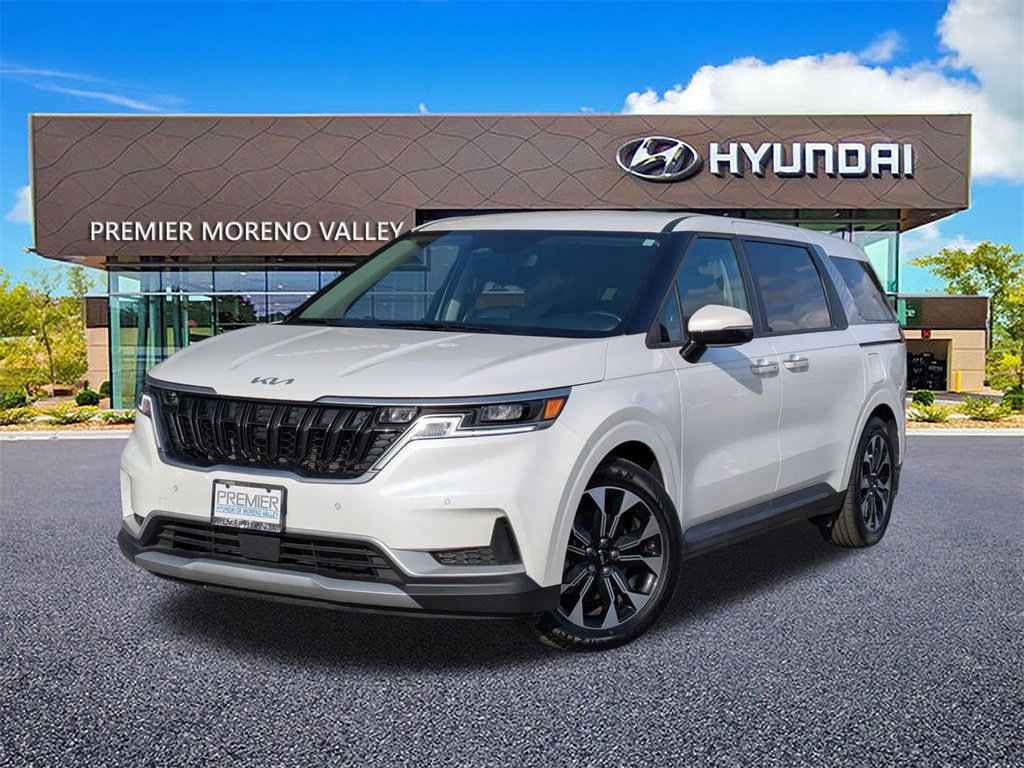 Used 2024 Kia Carnival EX image 1