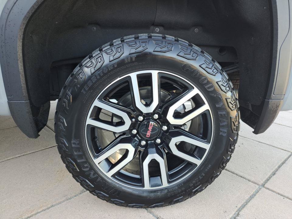 Used 2024 GMC Sierra 1500 AT4 w/ Technology Package AWD/4WD image 20