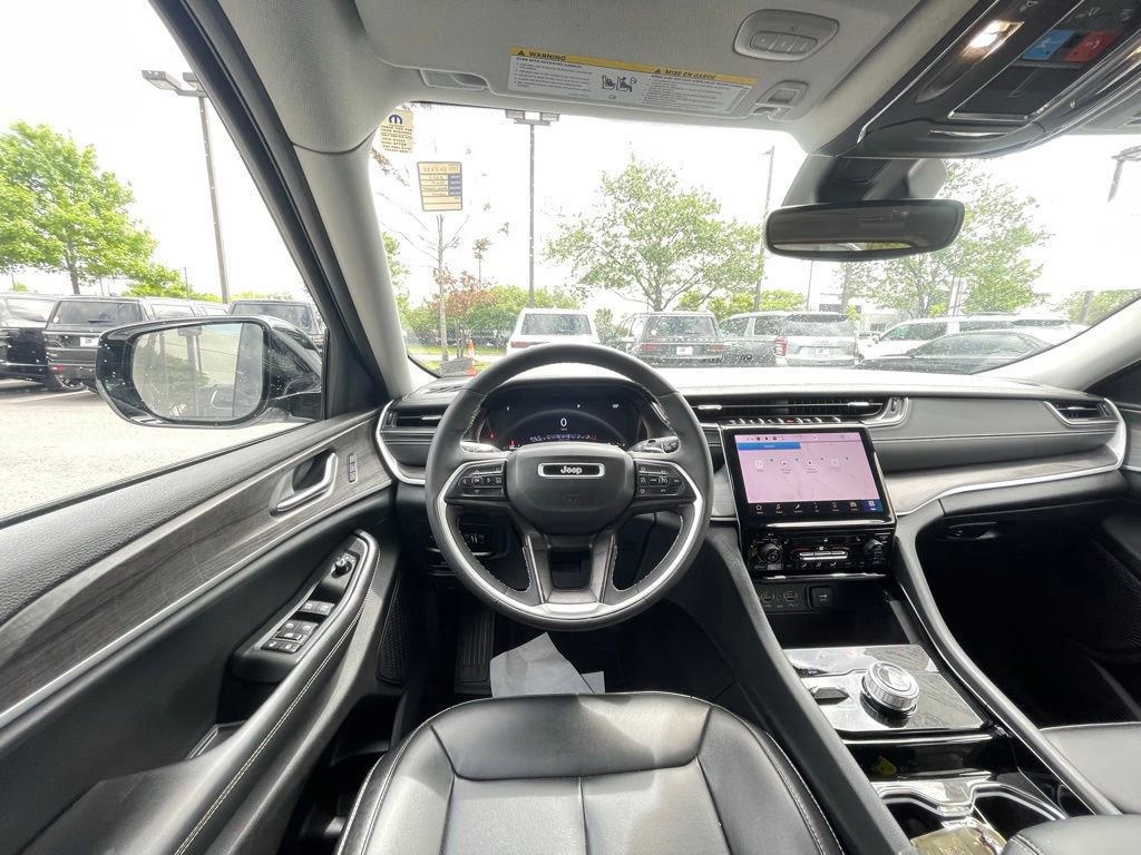 Certified 2023 Jeep Grand Cherokee Limited w/ Black Appearance Package AWD/4WD image 14