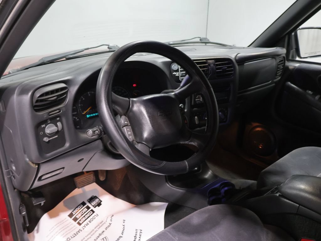 Used 2000 Chevrolet Blazer LT w/ Cold-Climate Pkg AWD/4WD image 15