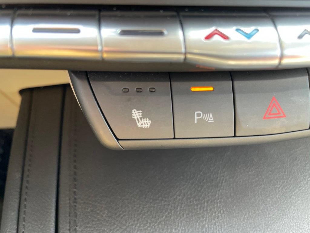 Used 2020 Cadillac XT4 Luxury AWD/4WD image 16