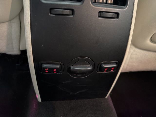 Used 2010 Lincoln MKS AWD image 28