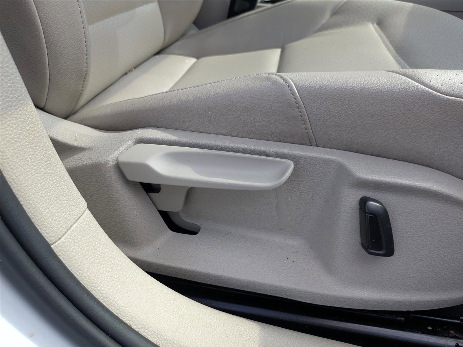 Used 2016 Volkswagen Golf SE w/ Lighting Package image 18