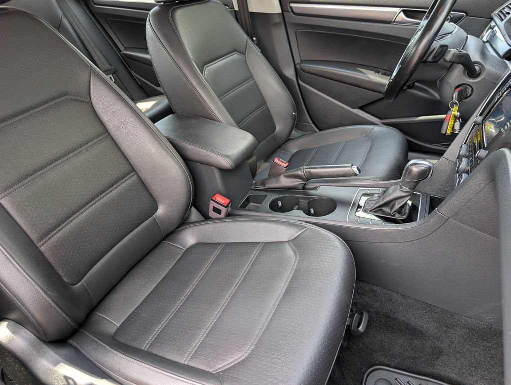 Used 2017 Volkswagen Passat 1.8T R-Line FWD image 22