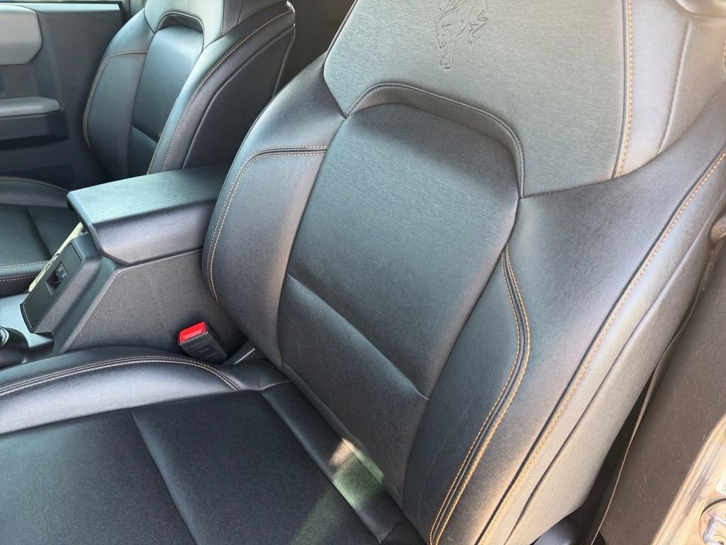 Used 2023 Ford Bronco Badlands image 12