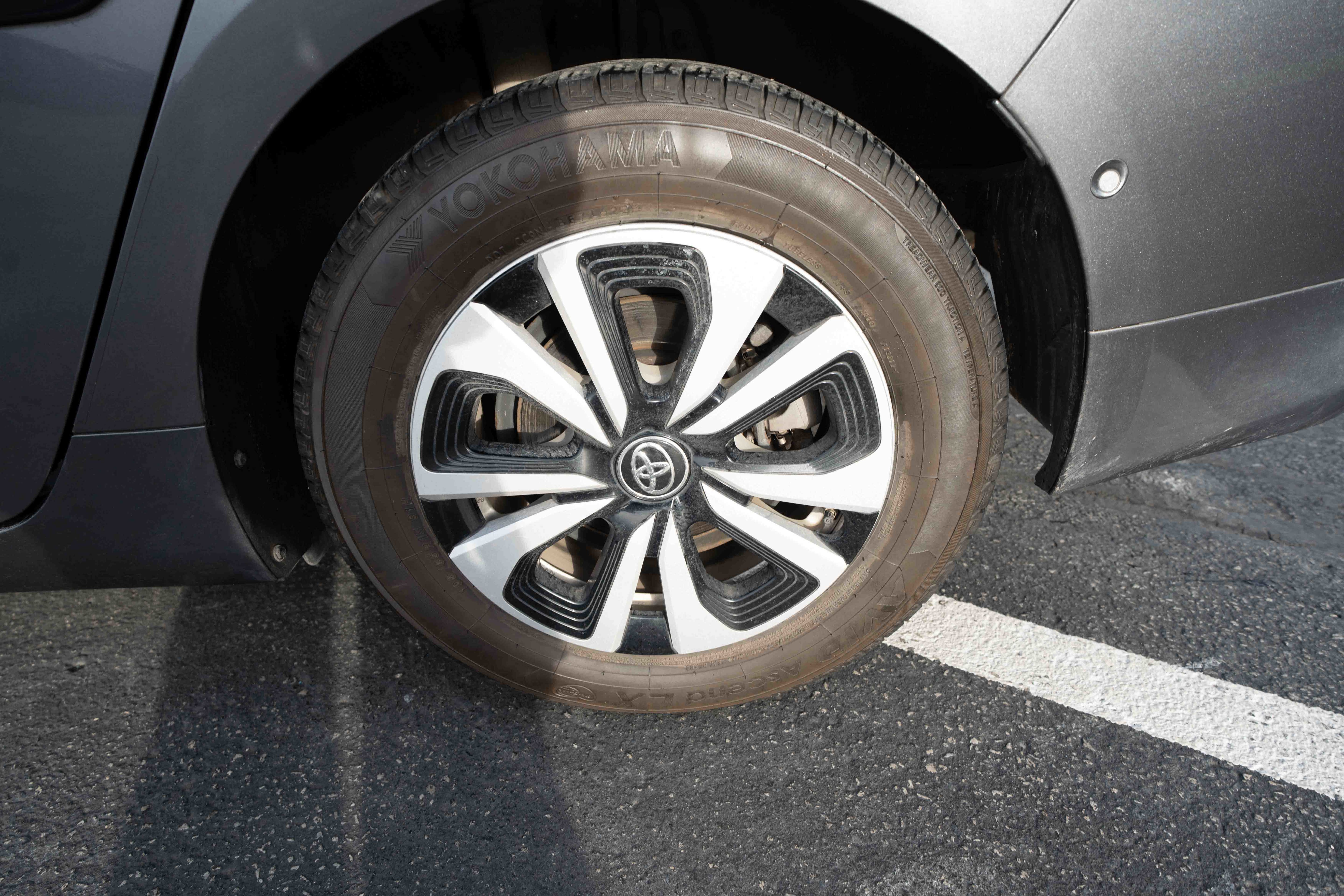 Used 2017 Toyota Prius Four image 28