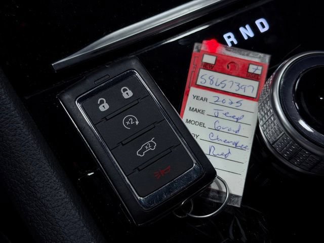 Certified 2025 Jeep Grand Cherokee Altitude AWD/4WD image 32
