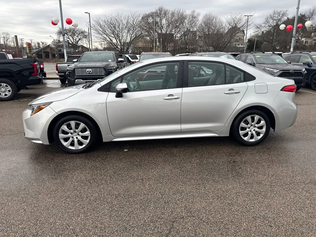 Used 2025 Toyota Corolla LE w/ Convenience Package image 4