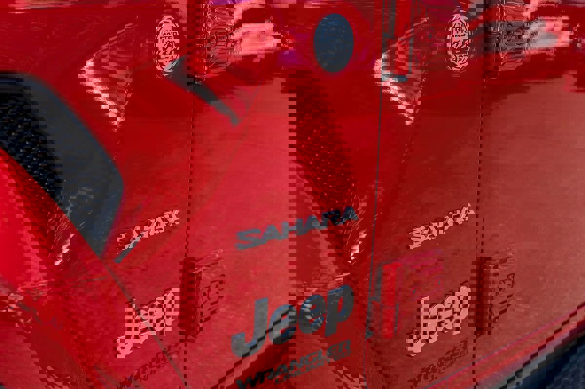 Used 2021 Jeep Wrangler Unlimited Sahara w/ Uconnect 4C Nav & Sound Group image 10