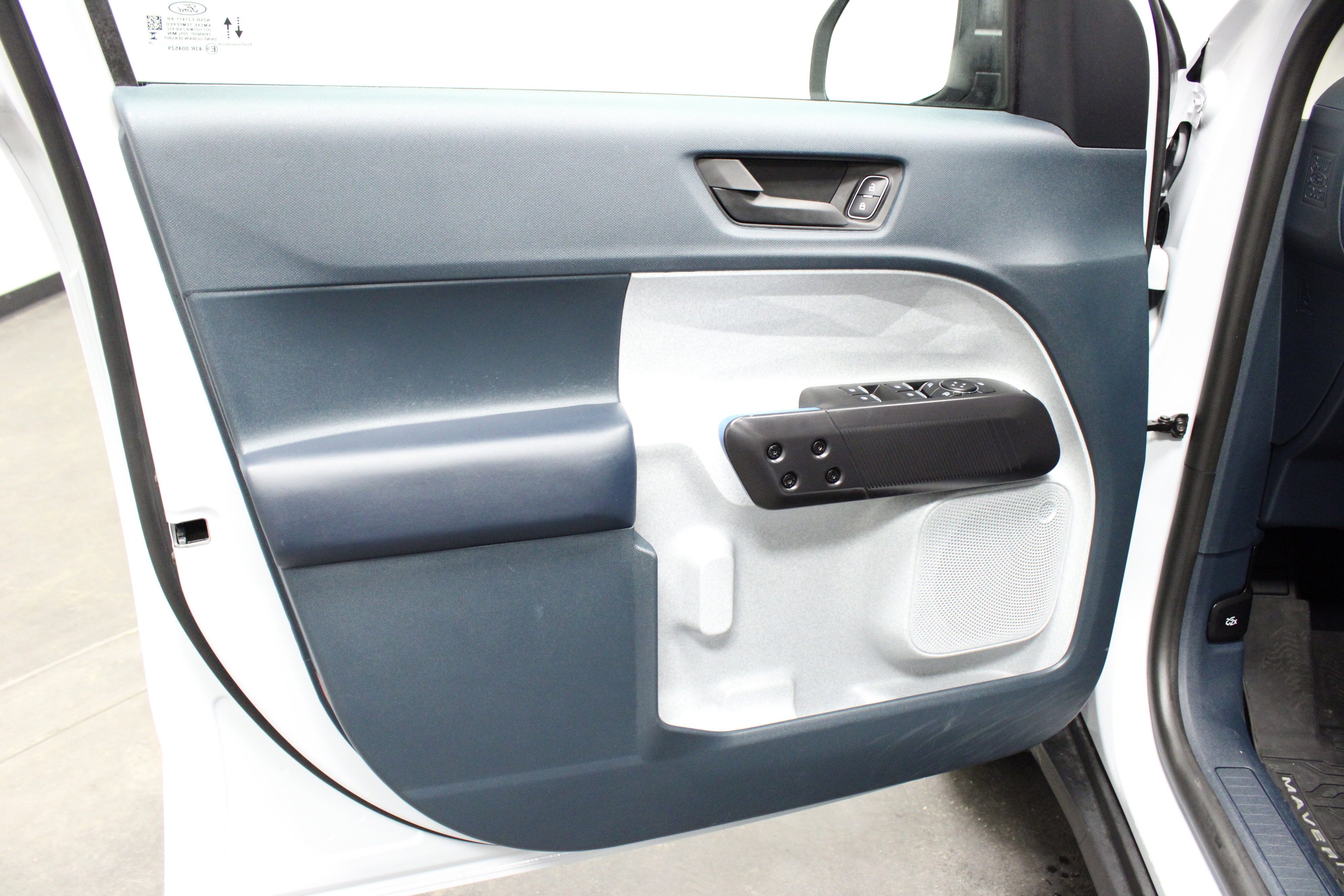 Used 2025 Ford Maverick XLT image 12