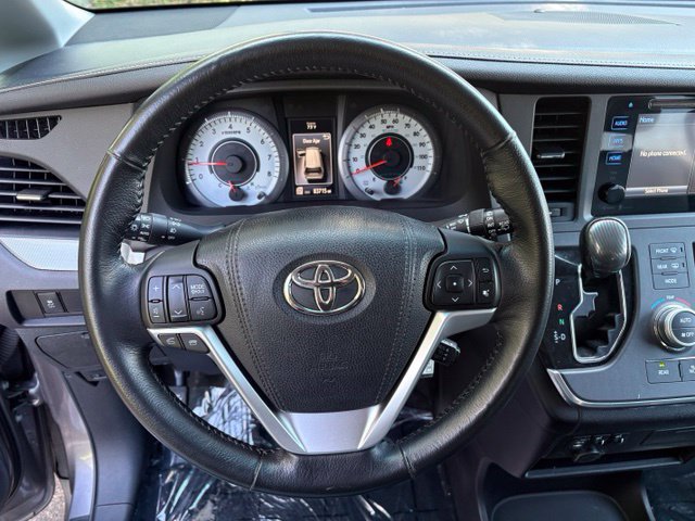 Used 2015 Toyota Sienna SE FWD image 26