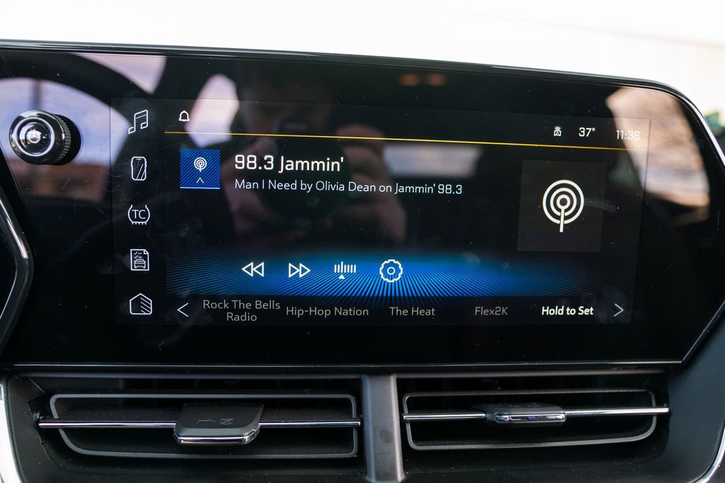 Used 2025 Chevrolet Trax RS w/ Driver Confidence Package image 21