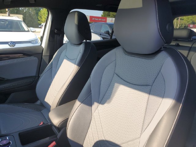 Certified 2025 Volkswagen Tiguan SE R-Line FWD image 24