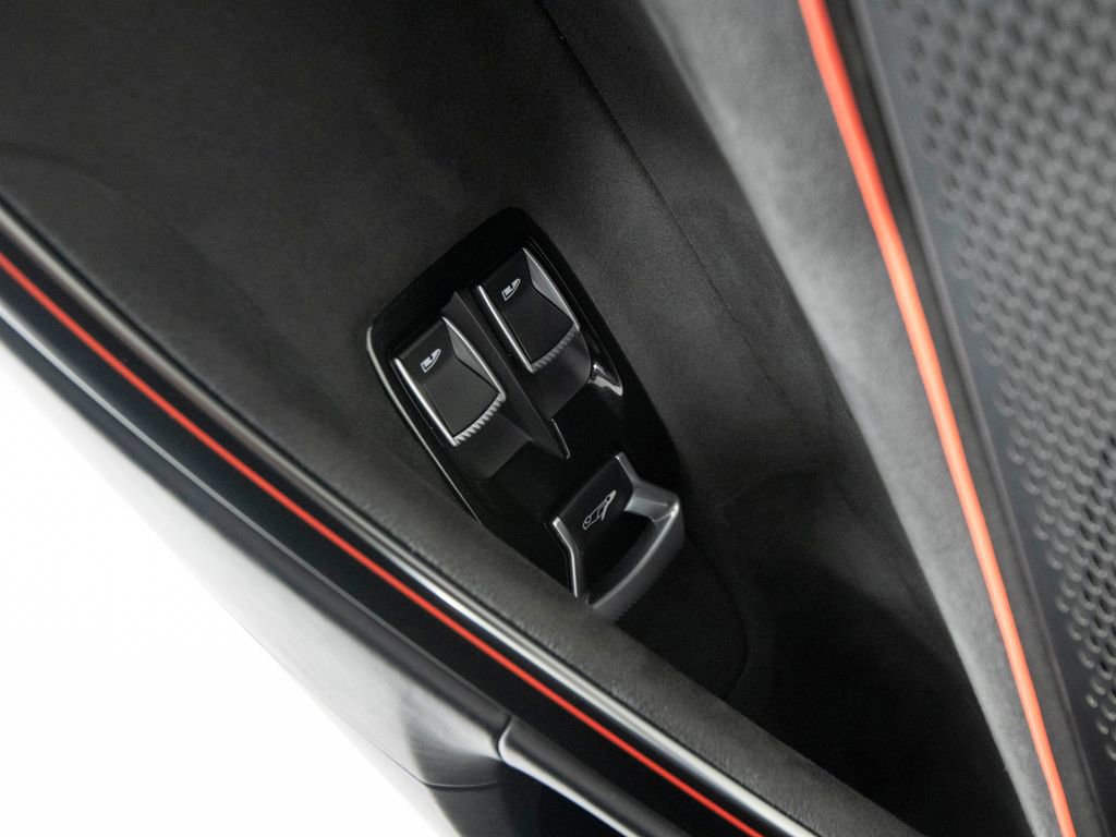 Used 2023 McLaren Artura image 13