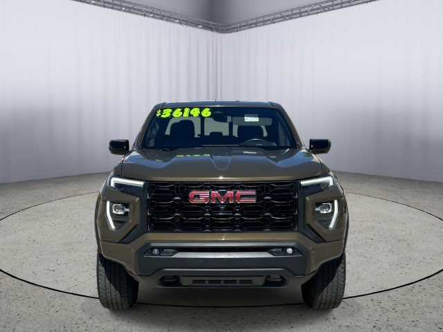 Used 2024 GMC Canyon Elevation w/ Elevation Premium Package AWD/4WD image 4