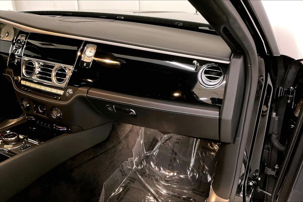 Used 2018 Rolls-Royce Ghost image 13