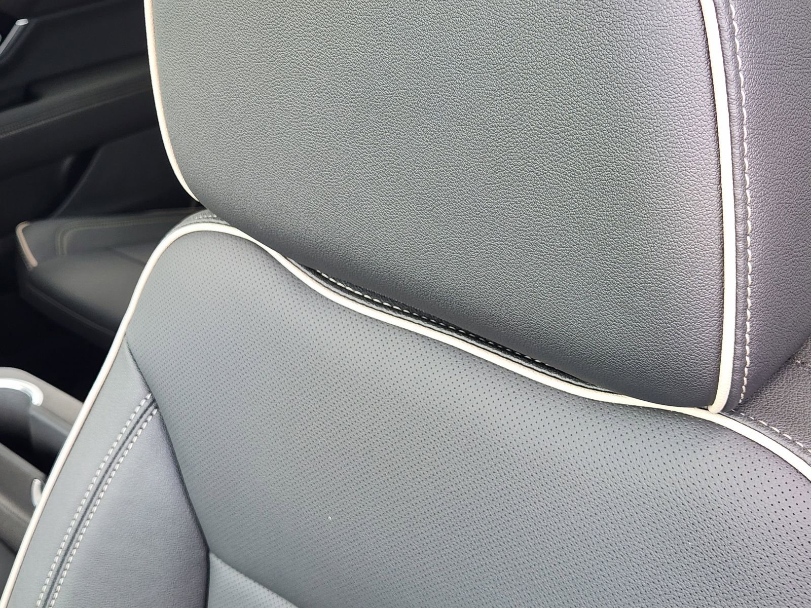 New 2026 GMC Yukon Elevation AWD/4WD image 17