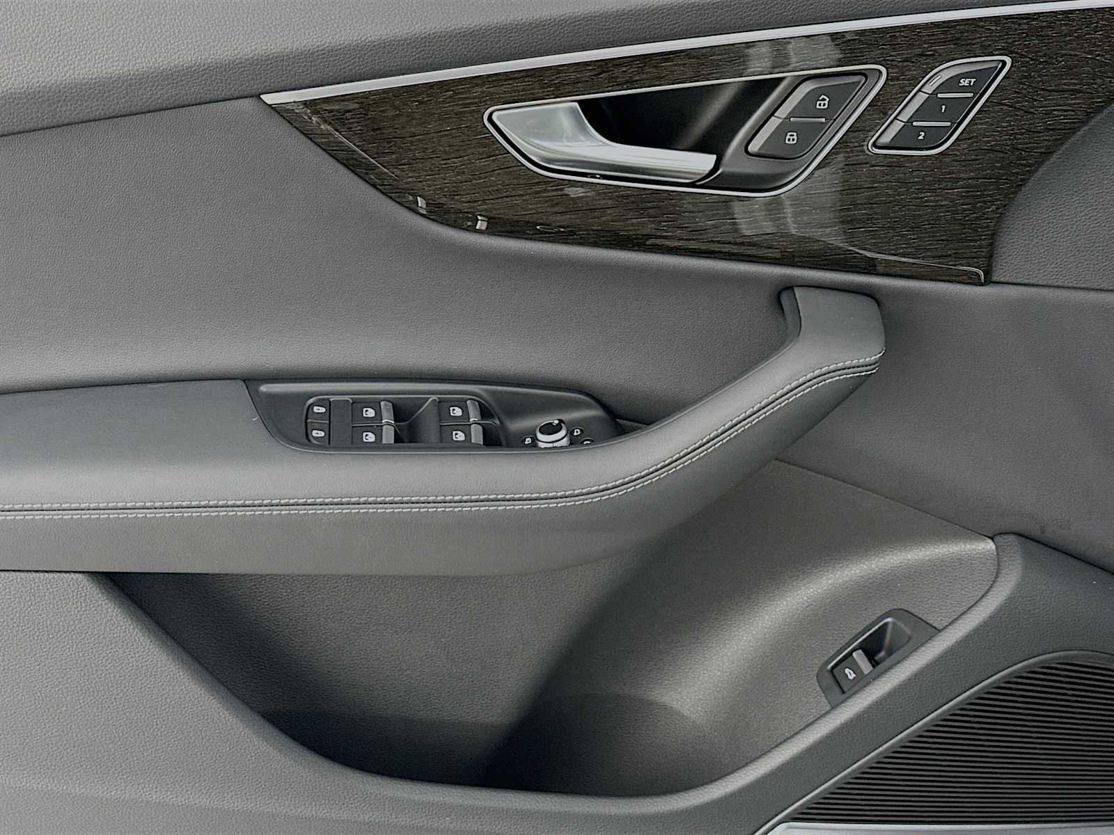 Used 2025 Audi Q7 Premium Plus w/ Premium Plus Package image 17