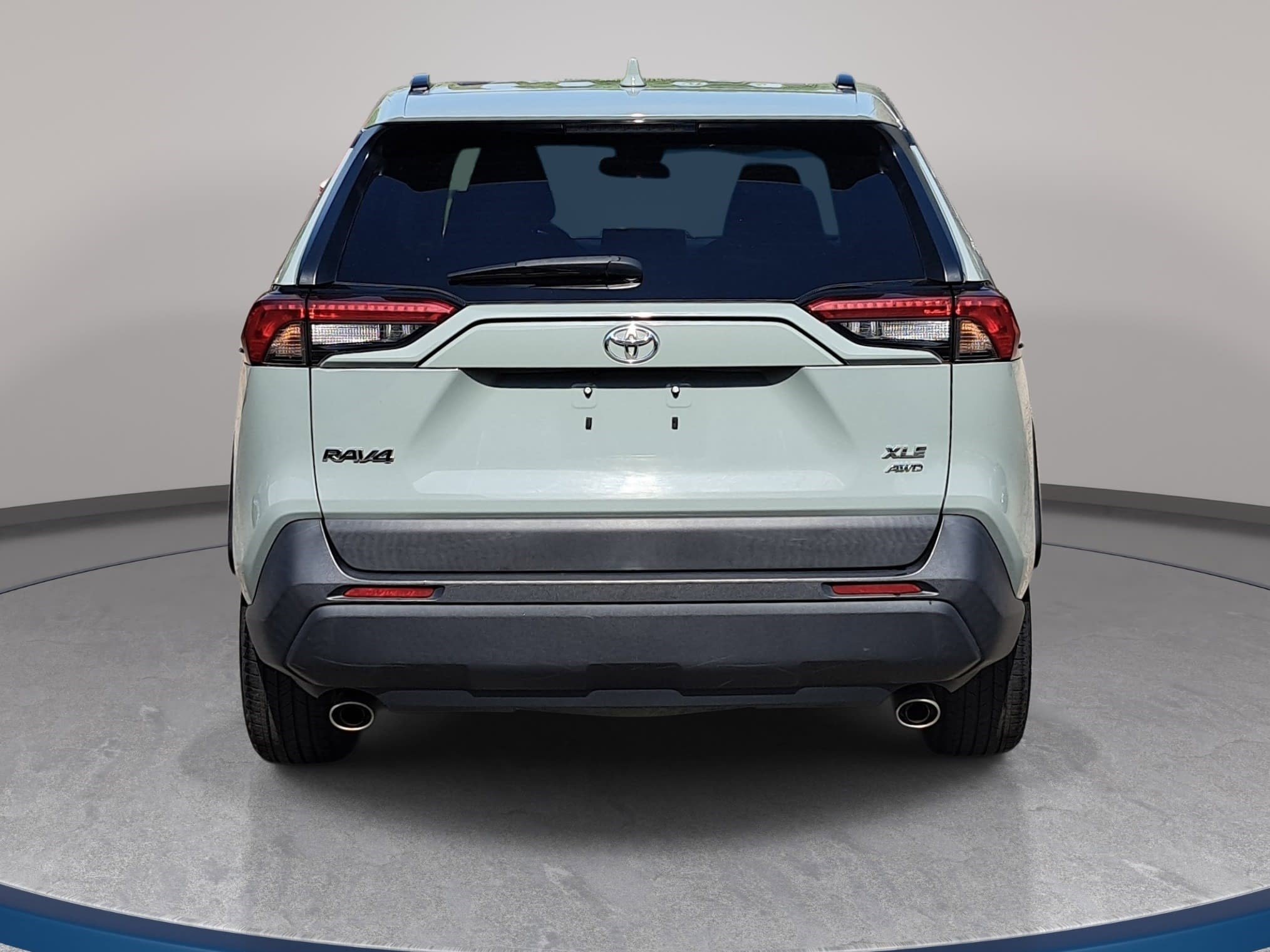 Used 2020 Toyota RAV4 XLE image 6