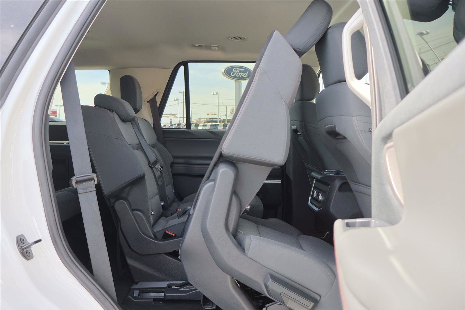 Used 2025 Ford Expedition Active image 35