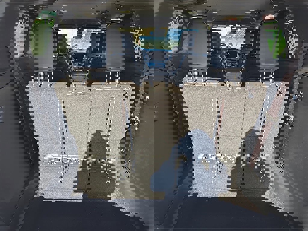 New 2026 Chrysler Pacifica Select image 13