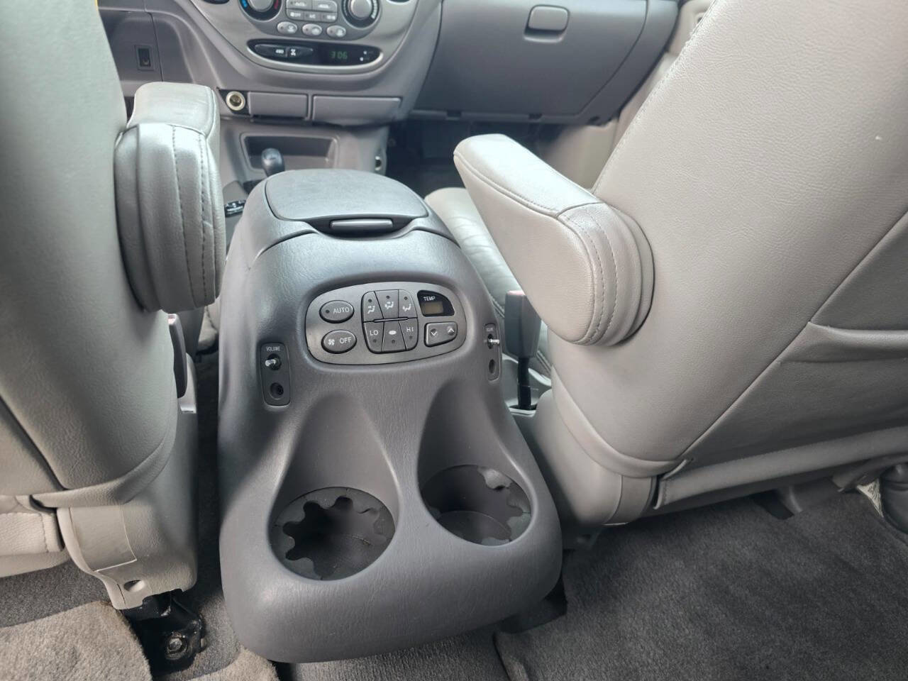 Used 2004 Toyota Sequoia Limited image 15