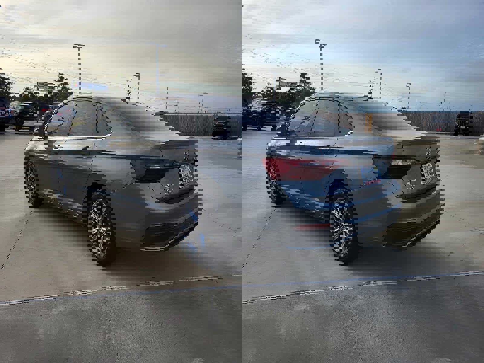 Used 2024 Volkswagen Jetta SE image 3