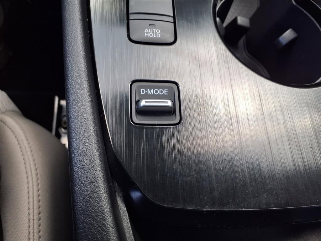 Used 2023 Nissan Rogue SV image 20