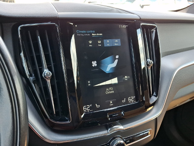 Used 2020 Volvo XC60 T5 Momentum AWD/4WD image 17
