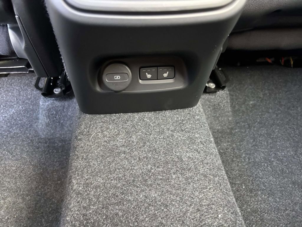 New 2026 Volvo XC40 B5 Plus w/ Protection Package Premier image 32