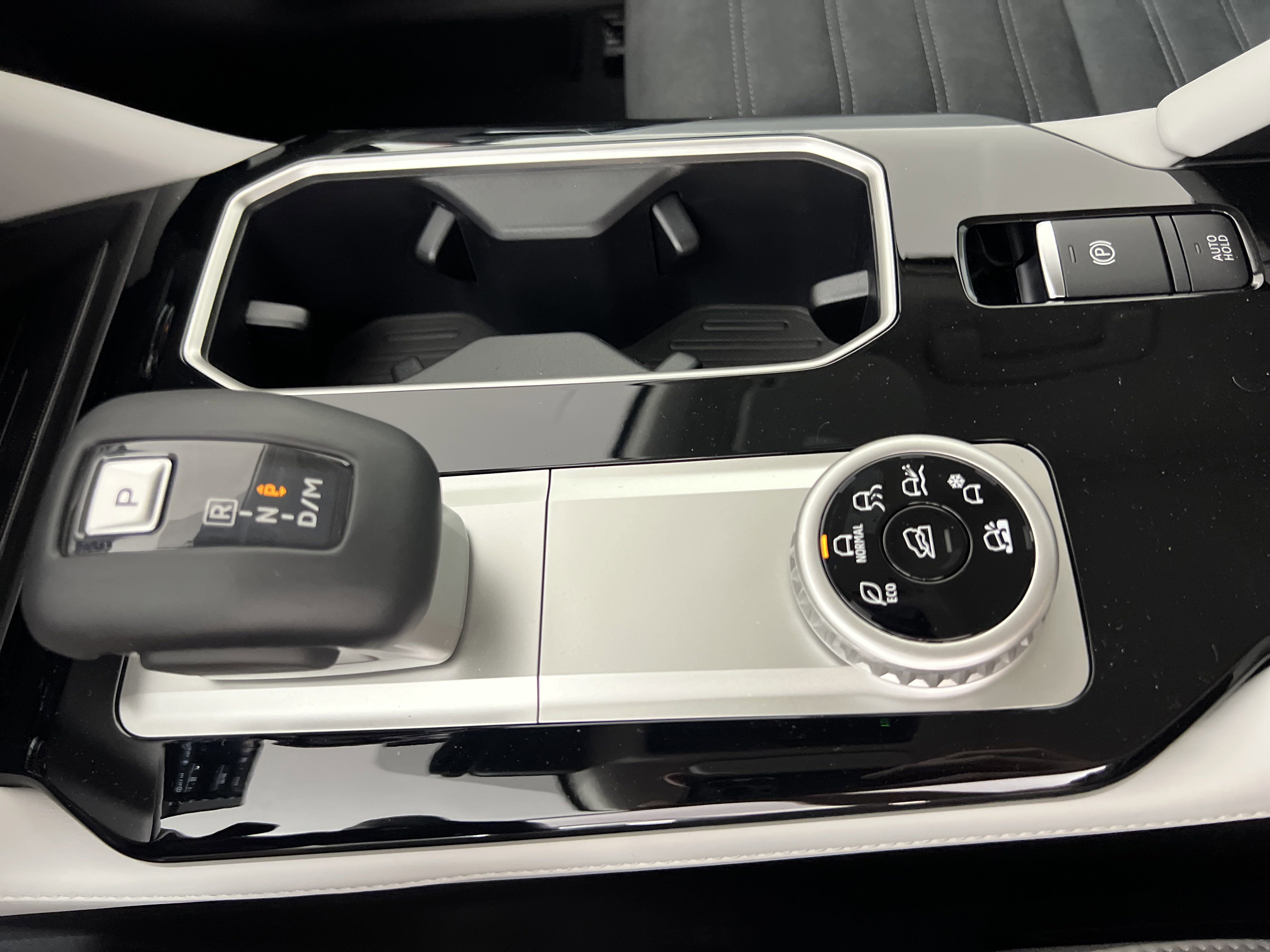 New 2025 Mitsubishi Outlander SE image 25