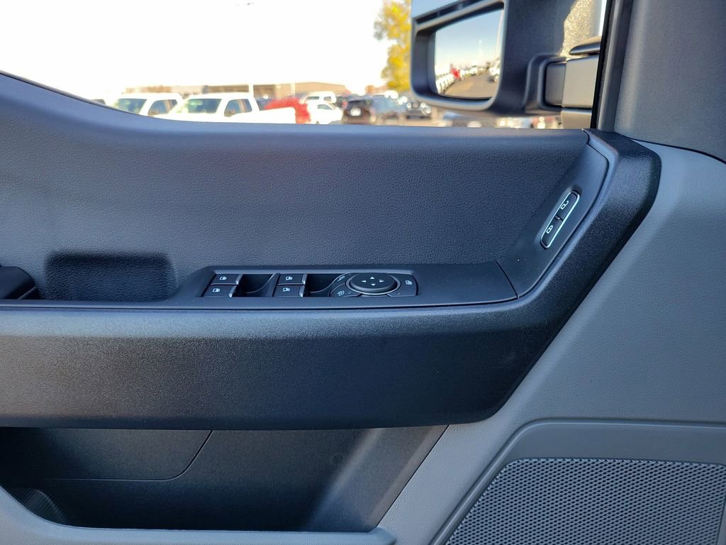 New 2026 Ford F550 4x4 Crew Cab image 17