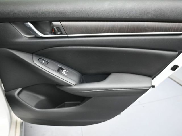 Used 2020 Honda Accord Touring image 28